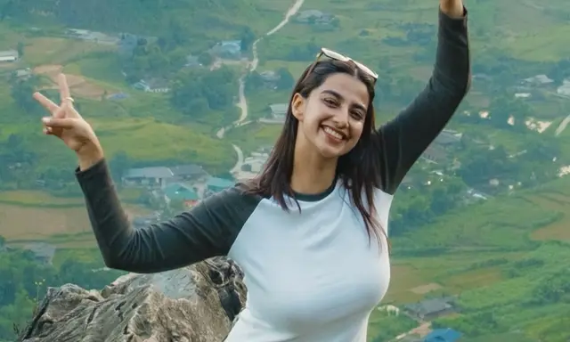 వెకేషన్ మోడ్లో మీనాక్షి చౌదరి.. క్యూట్ లుక్స్తో ఫిదా!