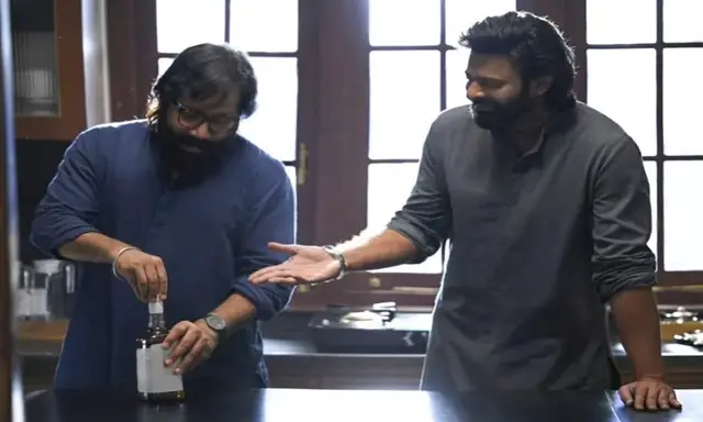 వంగా చేతిలో బాటిల్.. స్పిరిట్ టీజింగ్ వేరే లెవెల్!