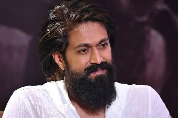 యశ్ మళ్లీ రాంగ్ స్టెప్ వేస్తున్నాడా?